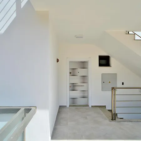 Apartment Guvey Homes *